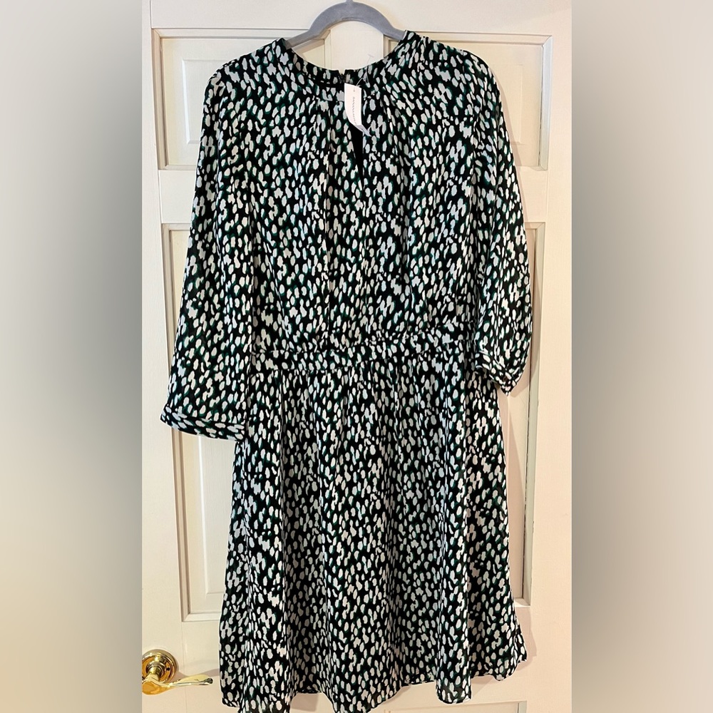 Banana Republic Dress. Black pattern - has pockets! Size 12 tall. NWT.